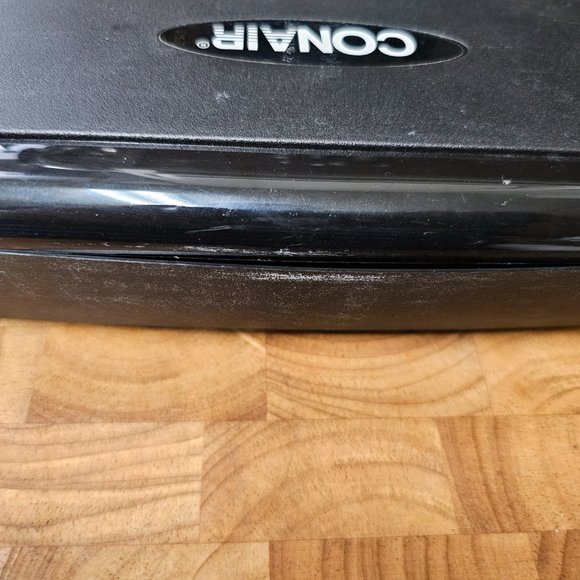 Conair corded trimmer with hard shell case and three attachments - Picture 10 of 10